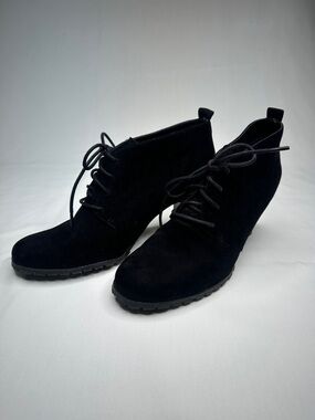 AEROSOLES Black Suede Lace-Up Ankle Booties with Chunky Heel